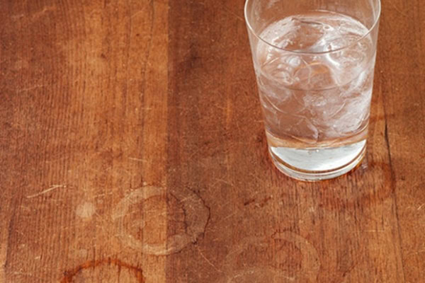 Cách loại bỏ vòng nước trên bề mặt gỗ 