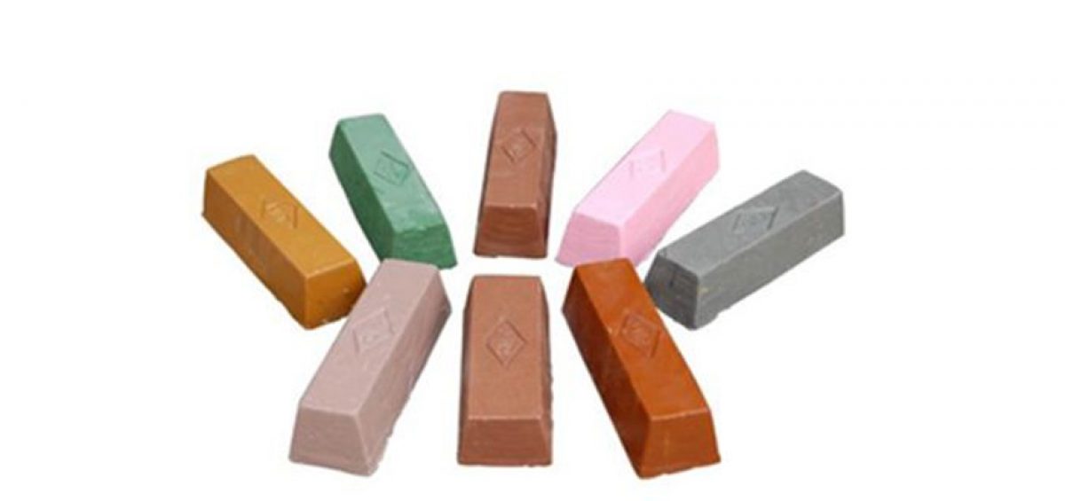 Đánh bóng bằng sáp có thể gây tích tụ vết cặn, lâu ngày gây mất thẩm mỹ 