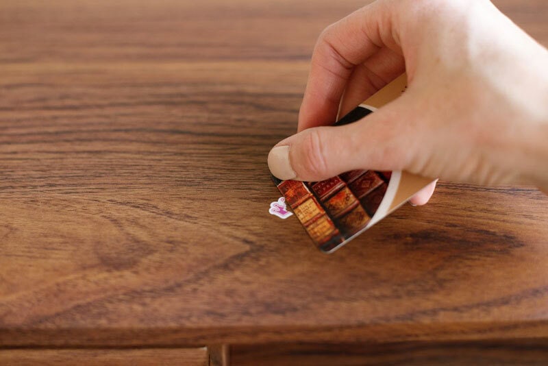 Cách xử lý cặn dính và bụi bẩn trên bề mặt gỗ 